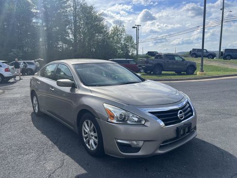 Used 2014 Nissan Altima 2.5 S w/ Sport Value Package image 6