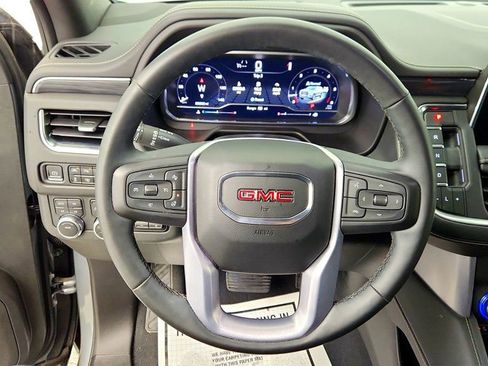 Used 2023 GMC Yukon SLT w/ SLT Premium Package image 14