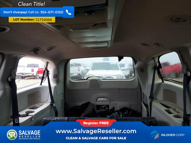 Used 2013 Chrysler Town & Country Touring FWD image 13