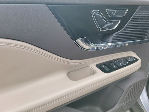 Certified 2021 Lincoln Corsair Standard w/ Premium Package image 18