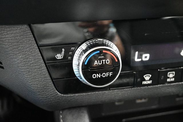 Used 2024 Mitsubishi Outlander SE AWD/4WD image 24