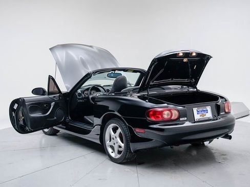 Used 2003 MAZDA MX-5 Miata image 19