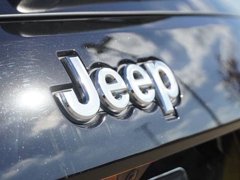 Certified 2021 Jeep Grand Cherokee Laredo image 12