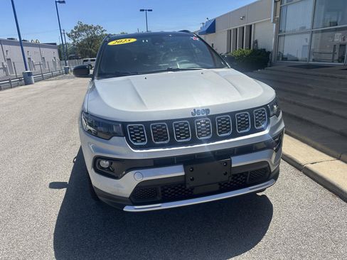 Used 2025 Jeep Compass Limited AWD/4WD image 4