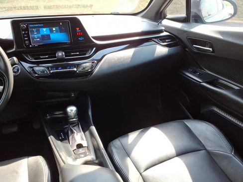 Used 2018 Toyota C-HR XLE FWD image 13