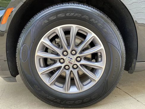 Used 2023 Buick Enclave Essence AWD/4WD image 8