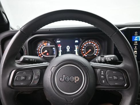 Used 2025 Jeep Wrangler Unlimited Rubicon AWD/4WD image 12