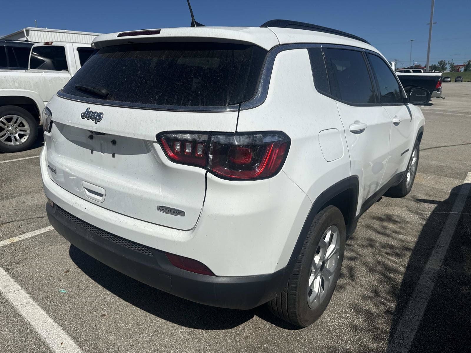 Used 2025 Jeep Compass Latitude AWD/4WD image 5