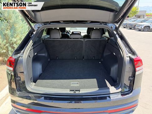 Used 2025 Volkswagen Atlas Cross Sport SE AWD/4WD image 30