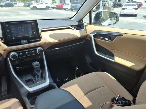 Used 2020 Toyota RAV4 XLE w/ Convenience Package FWD image 11