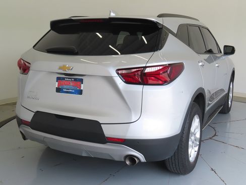 Used 2022 Chevrolet Blazer LT w/ Sound & Technology Package FWD image 3