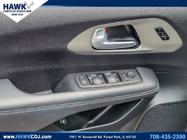 Certified 2024 Chrysler Pacifica Premium FWD image 15