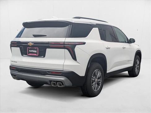 New 2026 Chevrolet Traverse LT image 2