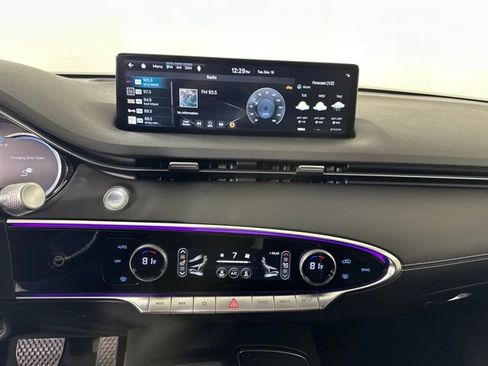 Used 2023 Genesis Electrified GV70 Advanced image 21