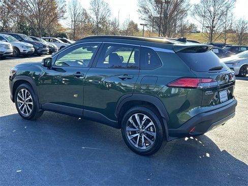 Used 2025 Toyota Corolla Cross XLE image 6