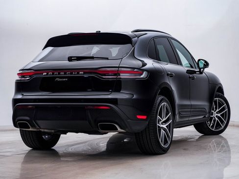 Certified 2025 Porsche Macan image 12