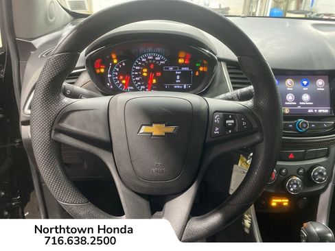 Used 2021 Chevrolet Trax LS image 21