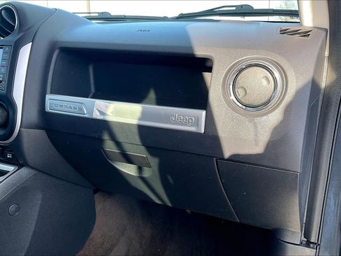 Used 2015 Jeep Compass High Altitude image 16