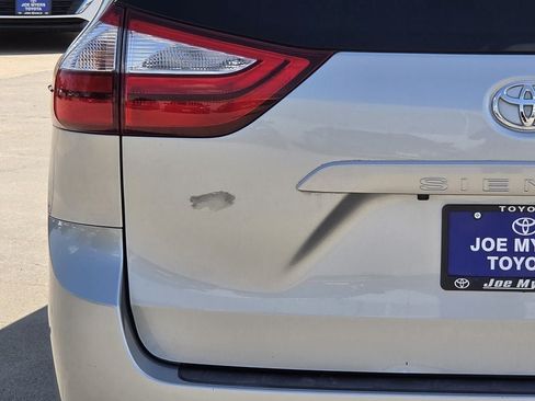 Used 2019 Toyota Sienna LE FWD image 9