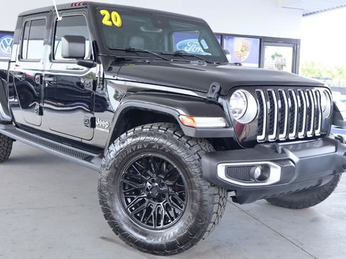 Used 2020 Jeep Gladiator Overland AWD/4WD image 2
