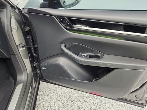 Used 2025 Porsche Macan Electric w/ Premium Package image 26