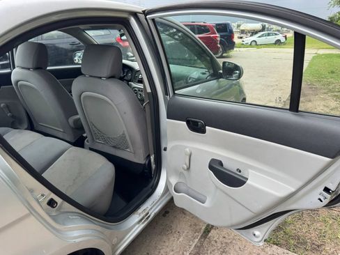 Used 2010 Hyundai Accent GLS FWD image 19