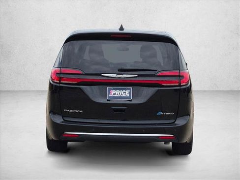 Used 2024 Chrysler Pacifica Limited FWD image 6