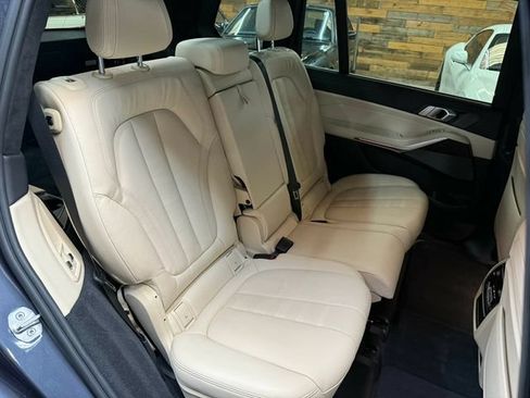 Used 2021 BMW X7 xDrive40i w/ Premium Package AWD/4WD image 32