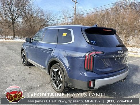 Used 2023 Kia Telluride EX w/ EX Captain's Chair Package image 3