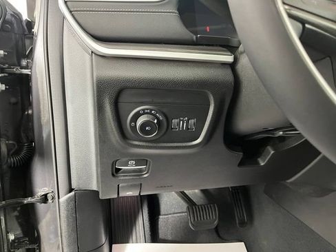 Used 2023 Jeep Grand Cherokee L Limited AWD/4WD image 19