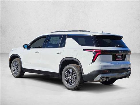 New 2026 Chevrolet Traverse LT image 9