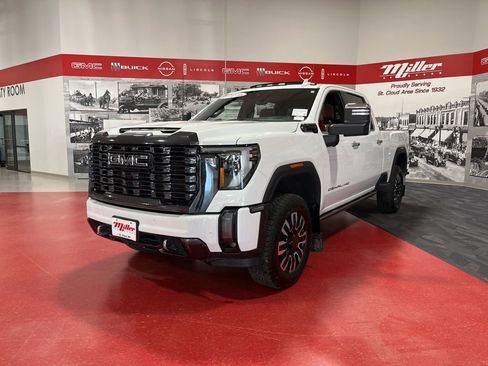 Used 2024 GMC Sierra 3500 Denali Ultimate AWD/4WD image 7