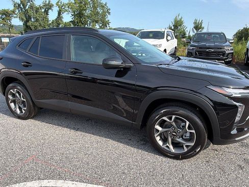 New 2026 Chevrolet Trax LT w/ Driver Confidence Package FWD image 6