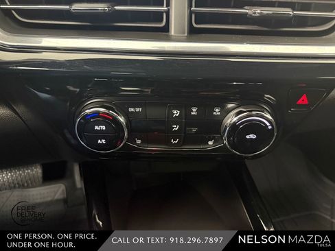 Used 2025 Chevrolet Trax RS w/ Driver Confidence Package FWD image 29