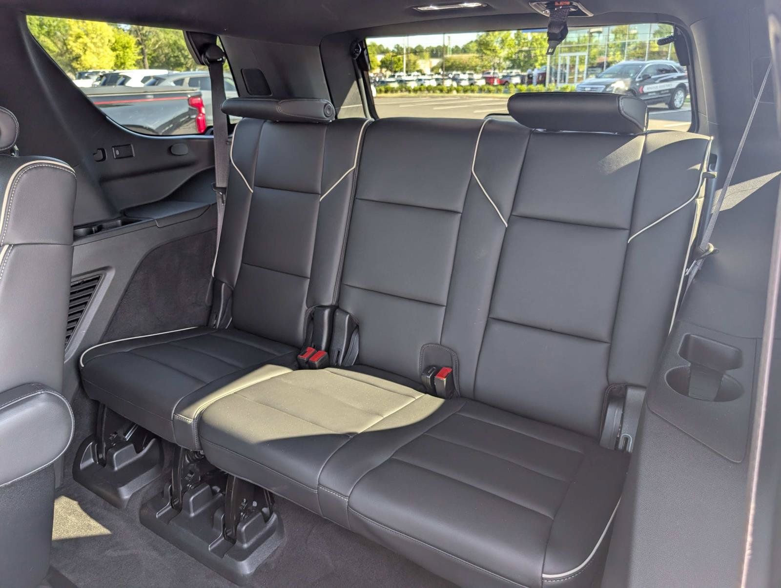 Used 2022 Cadillac Escalade Premium Luxury RWD image 26