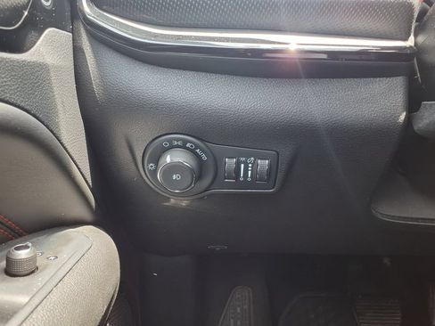 Used 2025 Jeep Compass Trailhawk AWD/4WD image 30