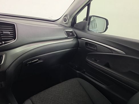 Used 2025 Honda Ridgeline Sport image 36