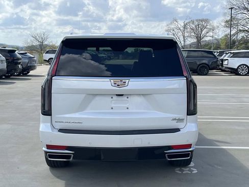 Used 2024 Cadillac Escalade Premium Luxury w/ Performance Package image 4