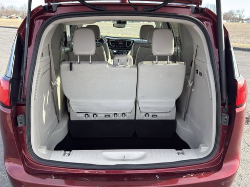Used 2019 Chrysler Pacifica Limited w/ Advanced Safetytec Group image 5