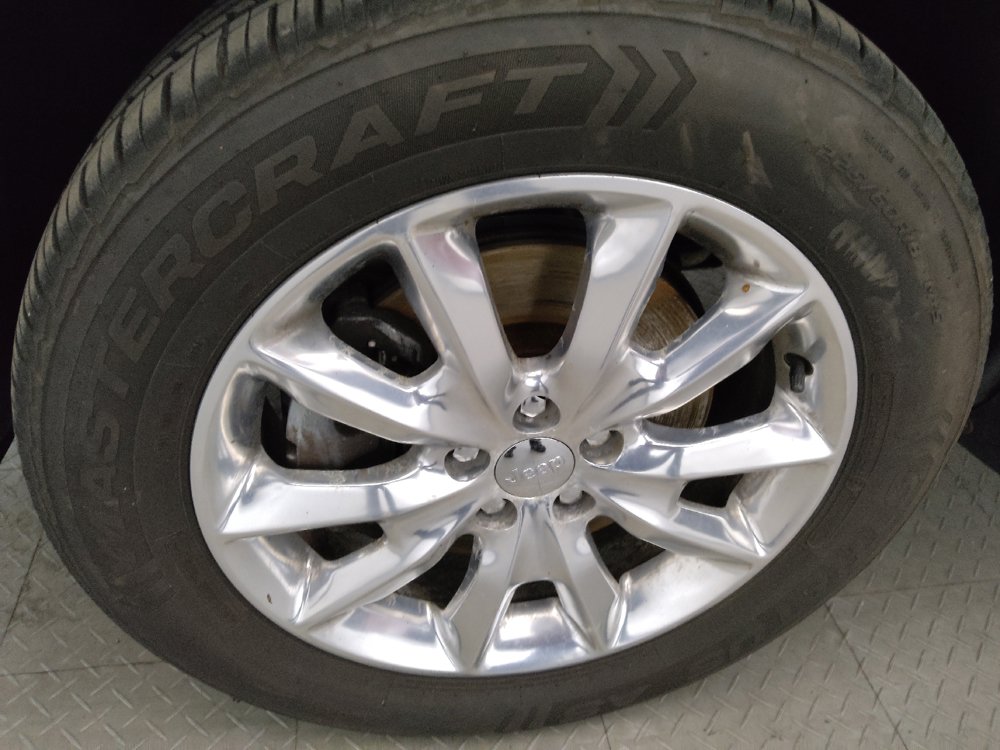 Used 2015 Jeep Cherokee Limited w/ Luxury Group AWD/4WD image 31