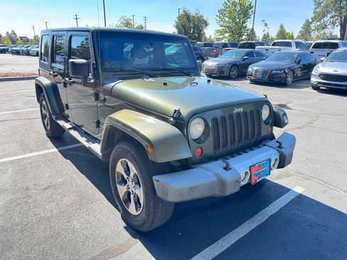 Used 2009 Jeep Wrangler Unlimited Sahara w/ Dual Top Group AWD/4WD image 4