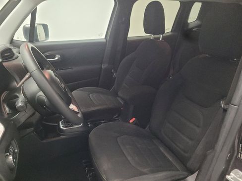 Used 2020 Jeep Renegade Latitude FWD image 17