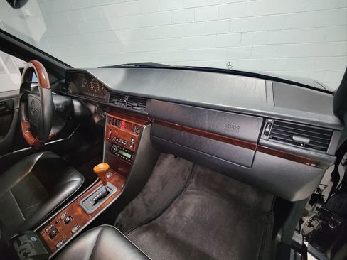 Used 1995 Mercedes-Benz E 320 Convertible image 18