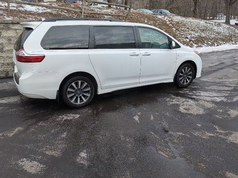 Used 2019 Toyota Sienna LE image 3