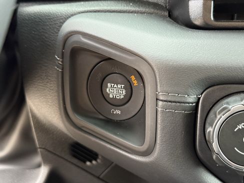 Used 2025 Jeep Wrangler Unlimited Sahara AWD/4WD image 25