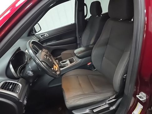 Used 2018 Jeep Grand Cherokee Laredo AWD/4WD image 31