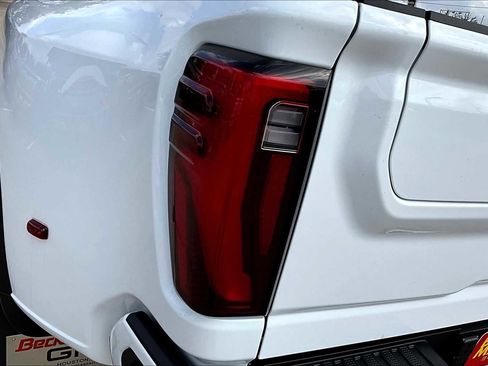 Used 2025 GMC Sierra 3500 Denali w/ Denali Reserve Package image 12