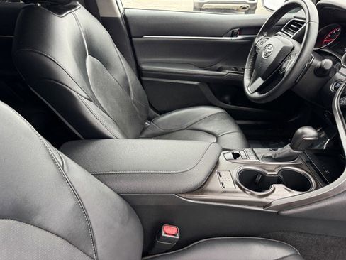 Used 2022 Toyota Camry XSE image 8