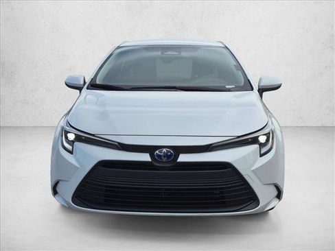 Used 2024 Toyota Corolla LE FWD image 2