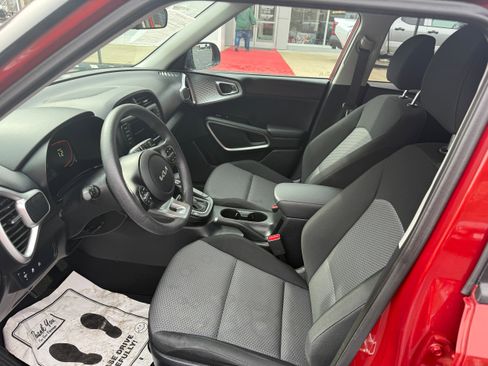 Used 2024 Kia Soul LX w/ Option Group 015 image 11